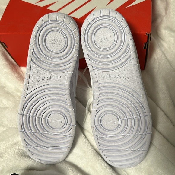 NWT 7Y Nike Shoes - Picture 5 of 6
